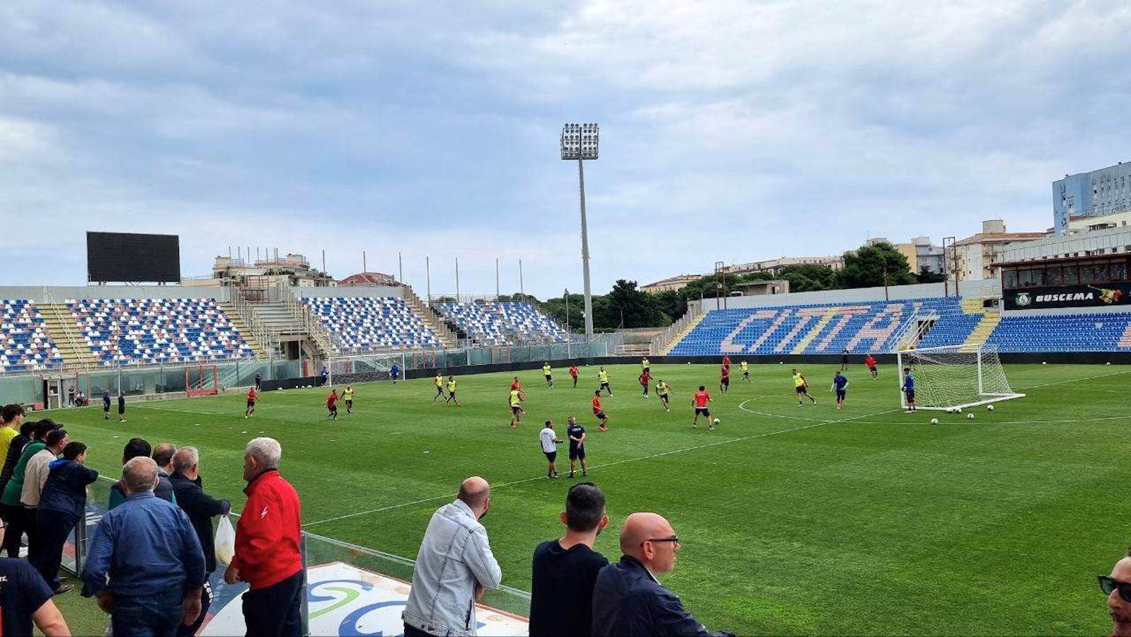Crotone – Tifosi pre Foggia – Playoff (26.5.2023)