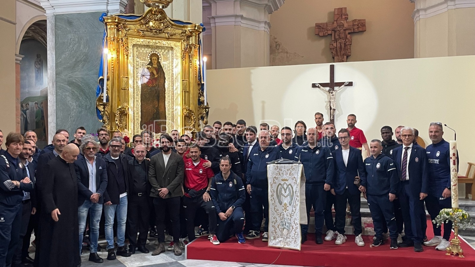 Preghiera del Crotone Calcio – Duomo di Crotone Madonna di Capo Colonna (Redazione 11.05.2023) (1)