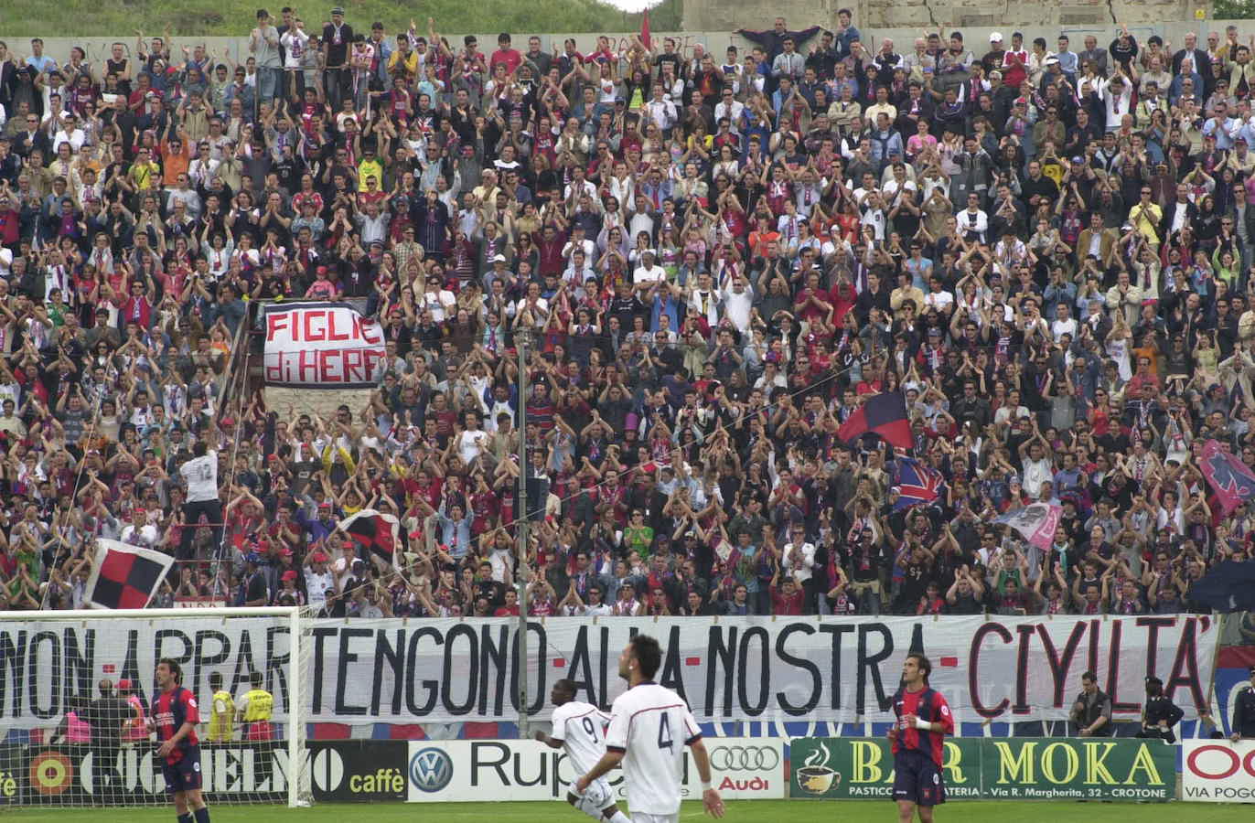 Tifosi Crotone – Serie C 2003-2004 (Archivio Crotone sv Sambenedettese)