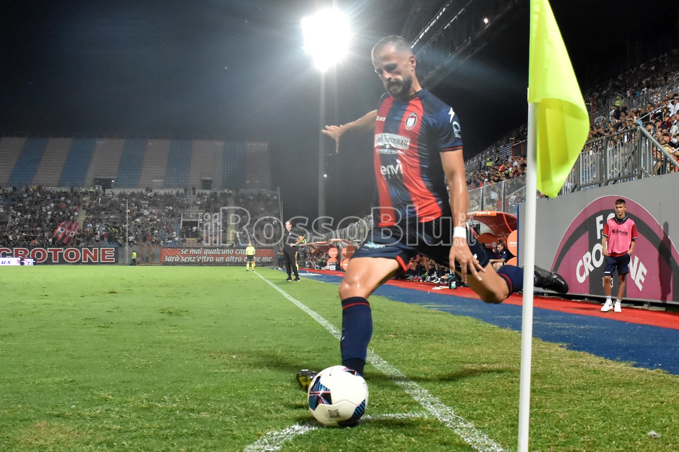 – 04ª Giornata – Crotone vs Audace Cerignola 1-1 – Giron calcio d’angolo – (Rosito Andrea 21.09.2023)