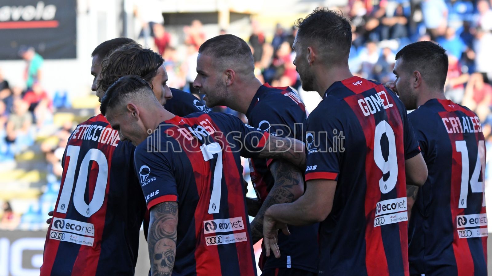 _- 11ª Giornata – Crotone vs Messina 3-3 – Tumminello abbraccio – (Rosito 29.10.23)